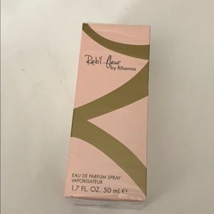 Rihanna very first fragrance.  Fruity smell